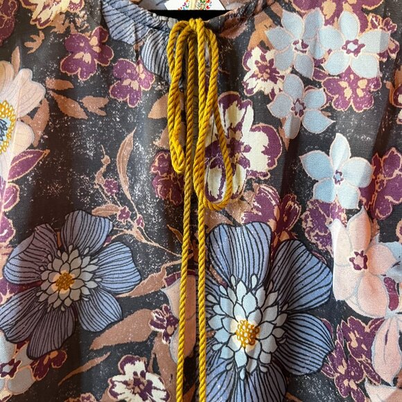 Peplum top with flutter sleeves - Picture 4 of 8